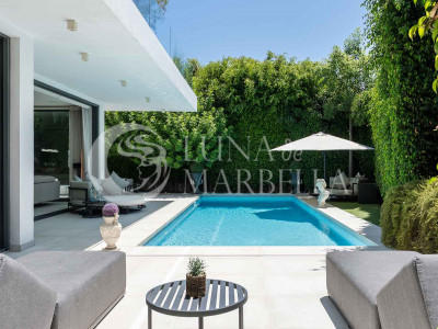 Villa for sale in Estepona