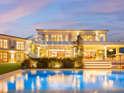 Villa for sale in Nueva Andalucia