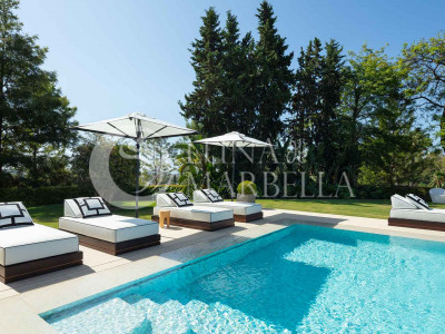 Villa for sale in Nueva Andalucia
