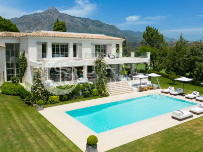 Villa for sale in Nueva Andalucia