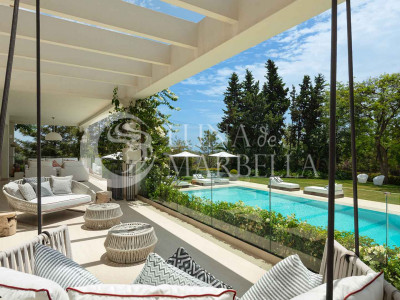 Villa for sale in Nueva Andalucia