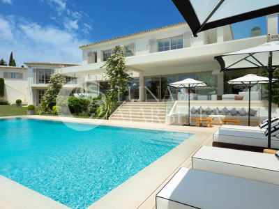 Villa for sale in Nueva Andalucia