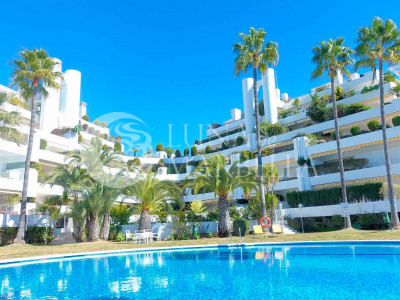 Apartamento en venta en Las Terrazas de Las Lomas, Marbella Golden Mile