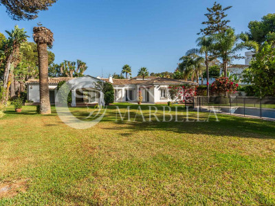 Villa en venta en Estepona