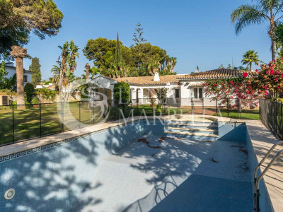 Villa en venta en Estepona