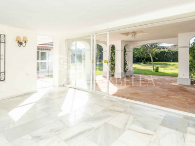 Villa en venta en Estepona