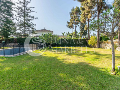 Villa en venta en Estepona