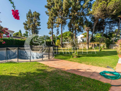 Villa en venta en Estepona