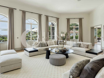 Villa for sale in Benahavis