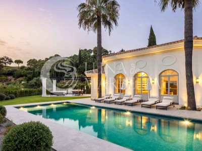 Villa for sale in Benahavis