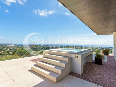 Villa for sale in Benahavis