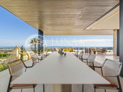 Villa for sale in Benahavis