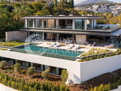 Villa for sale in El Herrojo, Benahavis
