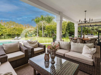 Villa for sale in Estepona