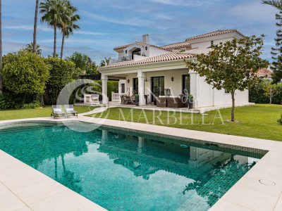 Villa for sale in Estepona