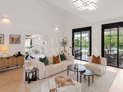 Villa for sale in Estepona