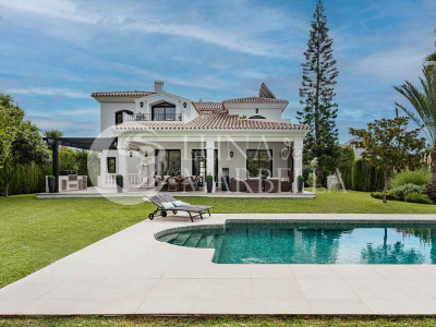 Villa for sale in Monte Biarritz, Estepona