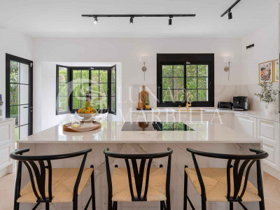 Villa for sale in Estepona