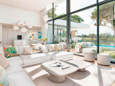 Villa for sale in Estepona