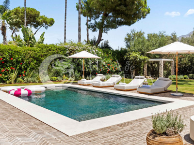 Villa for sale in Nueva Andalucia