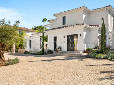 Villa for sale in Nueva Andalucia