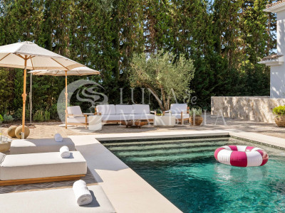 Villa for sale in Nueva Andalucia