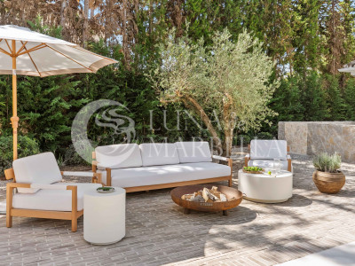 Villa for sale in Nueva Andalucia