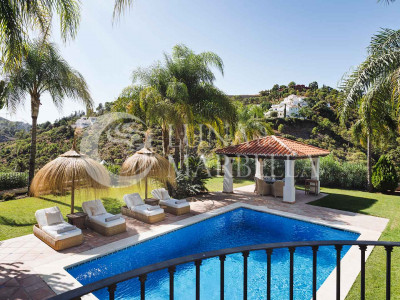 Villa for sale in Benahavis