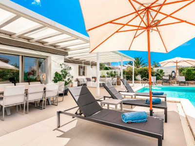 Villa for sale in El Rosario, Marbella East