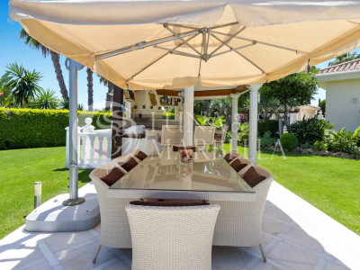 Villa for sale in Nueva Andalucia