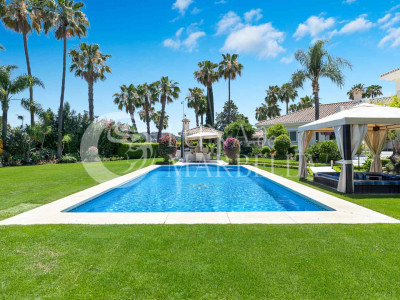 Villa for sale in Nueva Andalucia