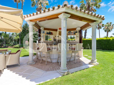 Villa for sale in Nueva Andalucia