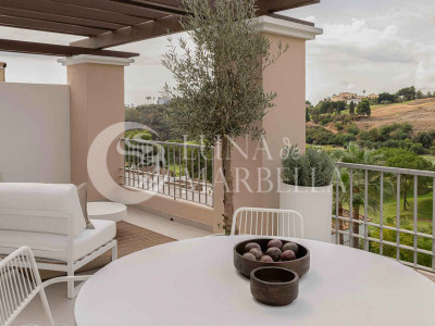 Penthouse for sale in Los Arqueros, Benahavis