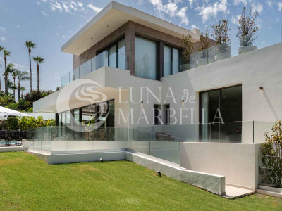 Villa en venta en Nueva Andalucia