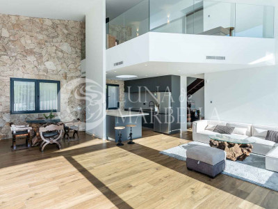 Villa for sale in Estepona