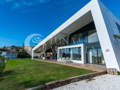 Villa for sale in Bel Air, Estepona