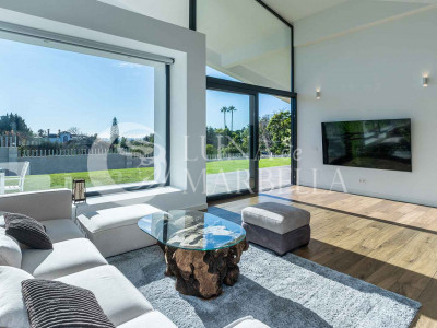 Villa for sale in Estepona