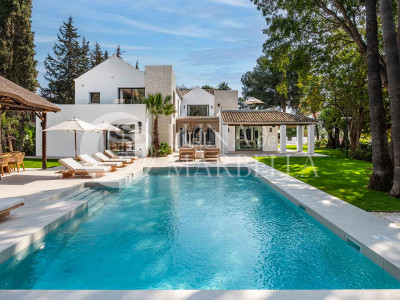 Villa for sale in Nueva Andalucia