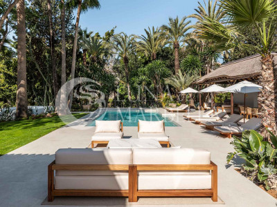 Villa for sale in Nueva Andalucia