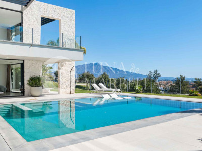 Villa for sale in La Alqueria, Benahavis