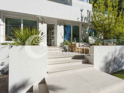 Villa for sale in Nueva Andalucia