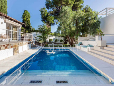 Villa for sale in Nueva Andalucia