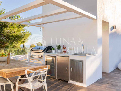 Villa for sale in Nueva Andalucia