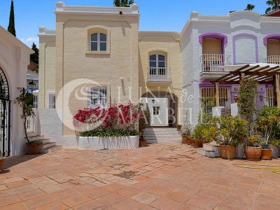 Town House for sale in Benahavis