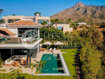 Villa for sale in Marbella Golden Mile