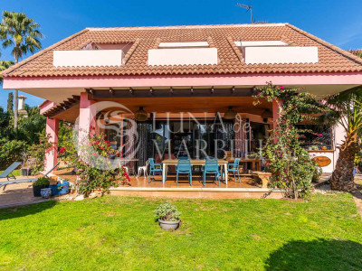Villa en venta en Huerta Belón, Marbella