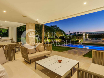 Villa for sale in Nueva Andalucia