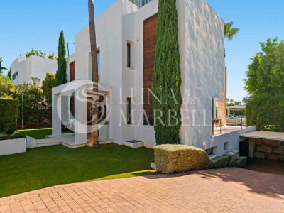 Villa for sale in Nueva Andalucia