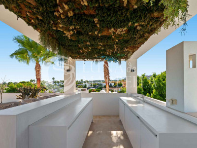 Villa for sale in Nueva Andalucia