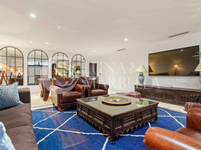 Villa for sale in Nueva Andalucia